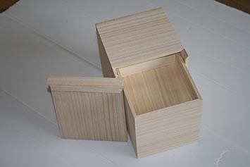 菓子用三段木箱桐箱