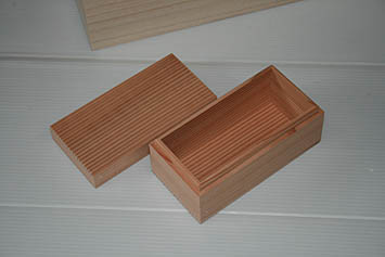 赤柾杉印籠蓋木箱